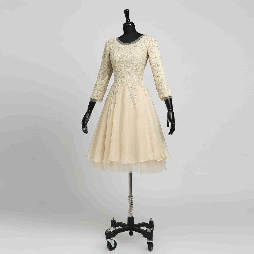 Robe courte trapèze à manches 3-4 et fermeture éclair, adorable en mousseline de soie avec dentelle view 4