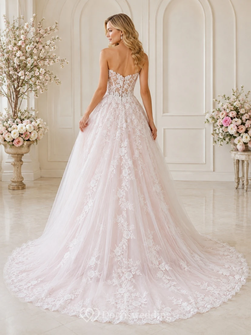 Romantisches Brautkleid in zartem Rosa: trägerloses A-Linien-Kleid mit herzförmigem Ausschnitt, Kapellenschleppe und Spitze view 2