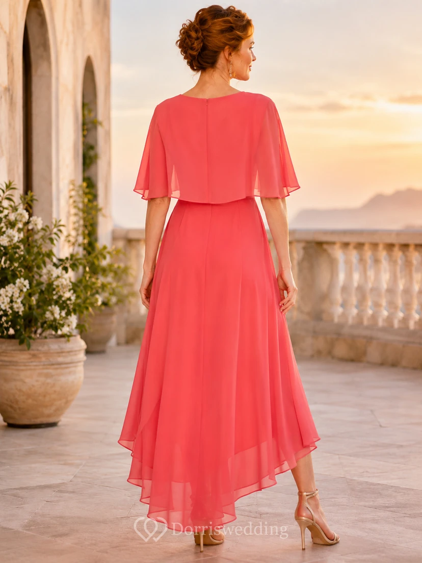 Robe de cérémonie en mousseline corail à manches cape asymétrique et coupe trapèze view 2