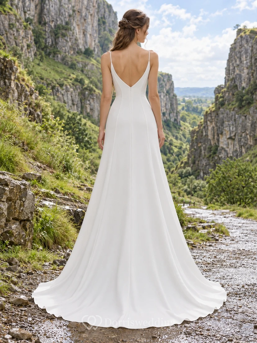 Vestido de novia sencillo sin mangas, de corte A y escote cuadrado con cola. view 2