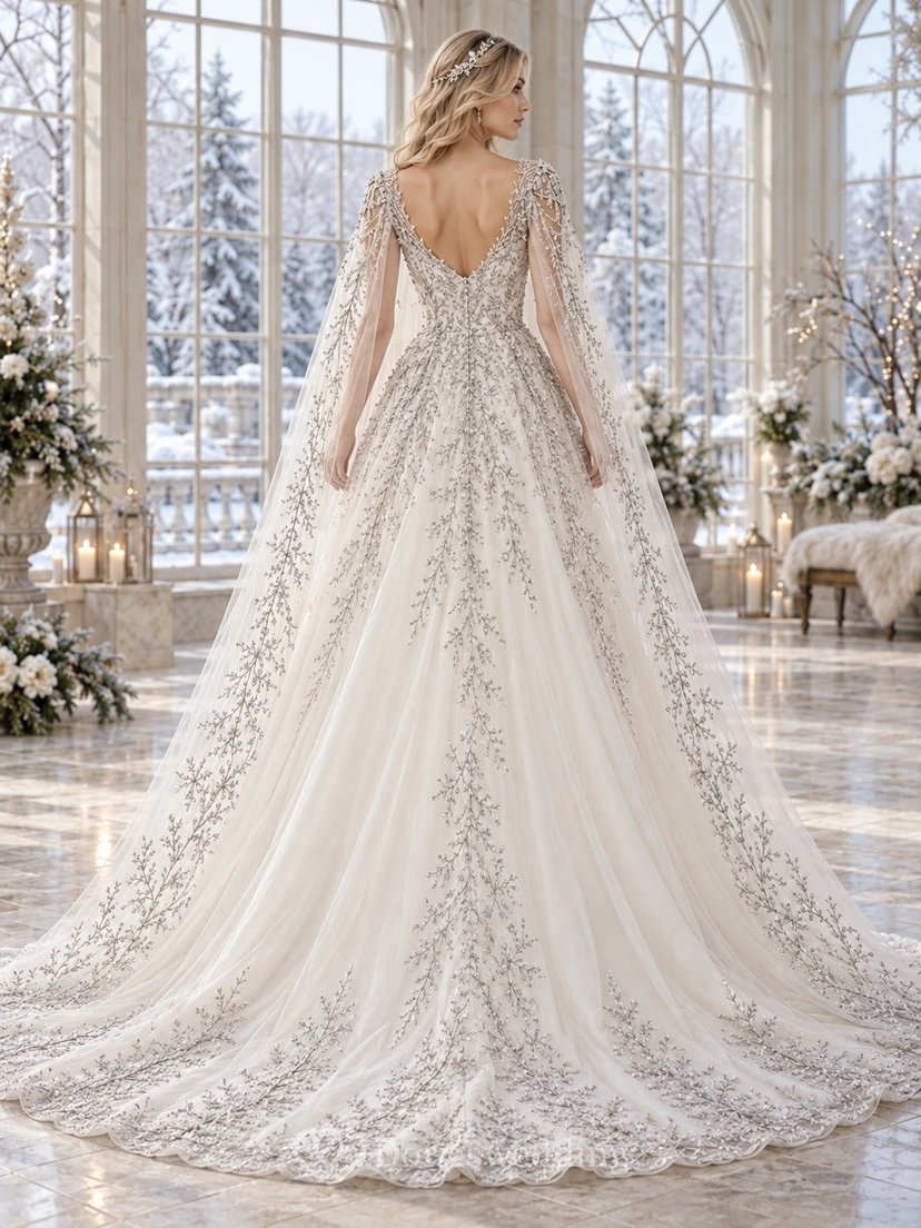 Vestido de novia de invierno con escote en V, capa transparente plateada con cuentas y corte en A view 2