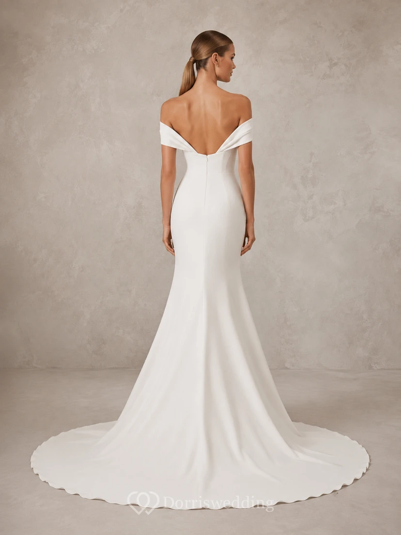 Minimalistisches Brautkleid aus Satin im Meerjungfrauenstil mit schulterfreiem Schnitt und Schleppe view 2