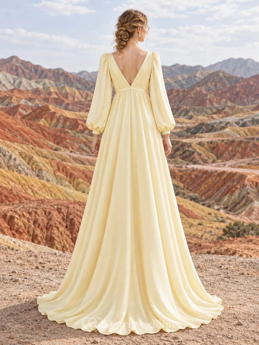 Vestido de novia sencillo de satén con escote en V y mangas largas estilo imperio, color narciso. view 2