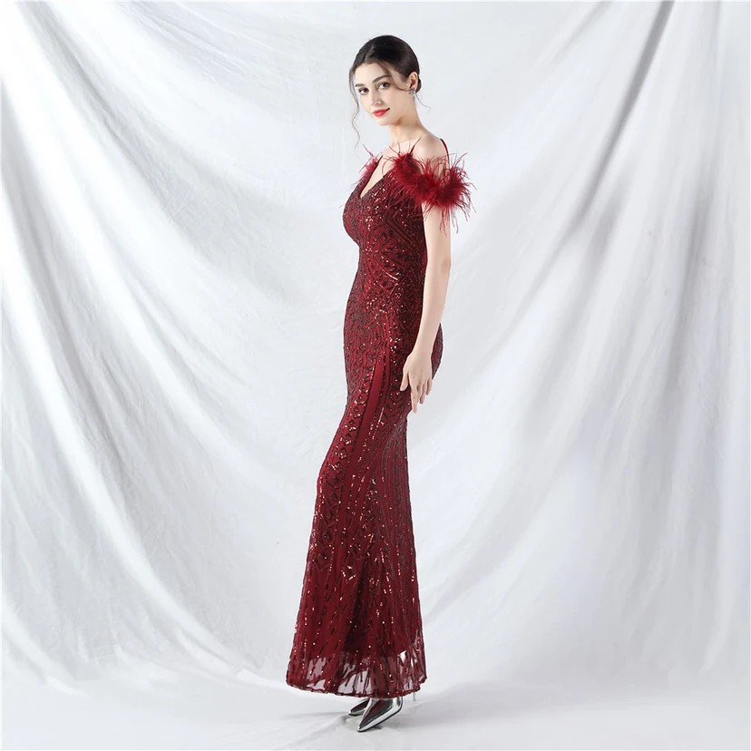 Robe de soirée haut de gamme ornée de perles florales et de plumes d'autruche. view 12