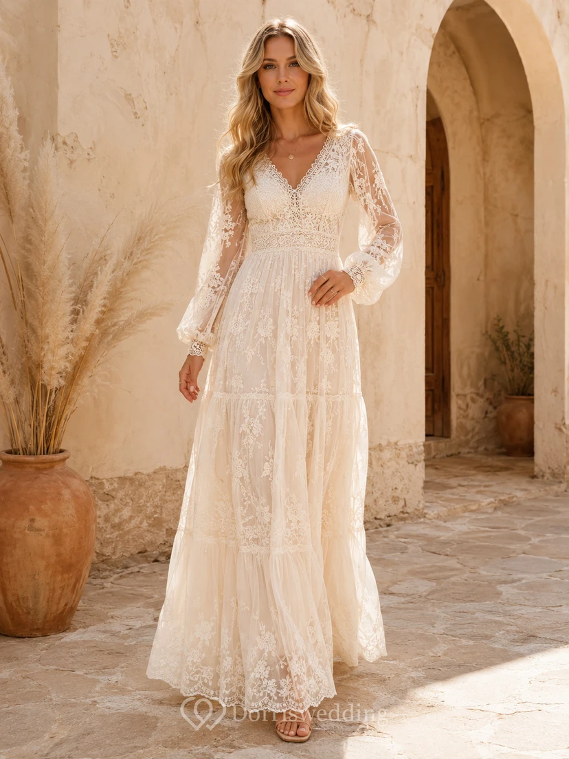 Elfenbeinfarbenes A-Linien-Kleid von Desert Lace mit V-Ausschnitt und langen Ärmeln, bodenlang, im Boho-Stil