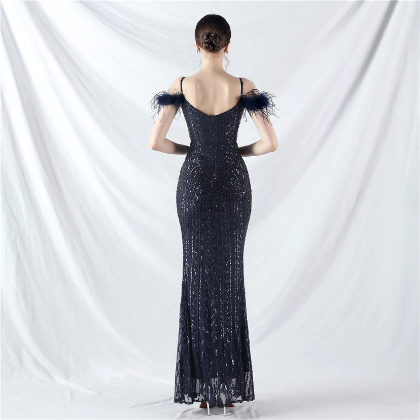 Robe de soirée haut de gamme ornée de perles florales et de plumes d'autruche. view 85