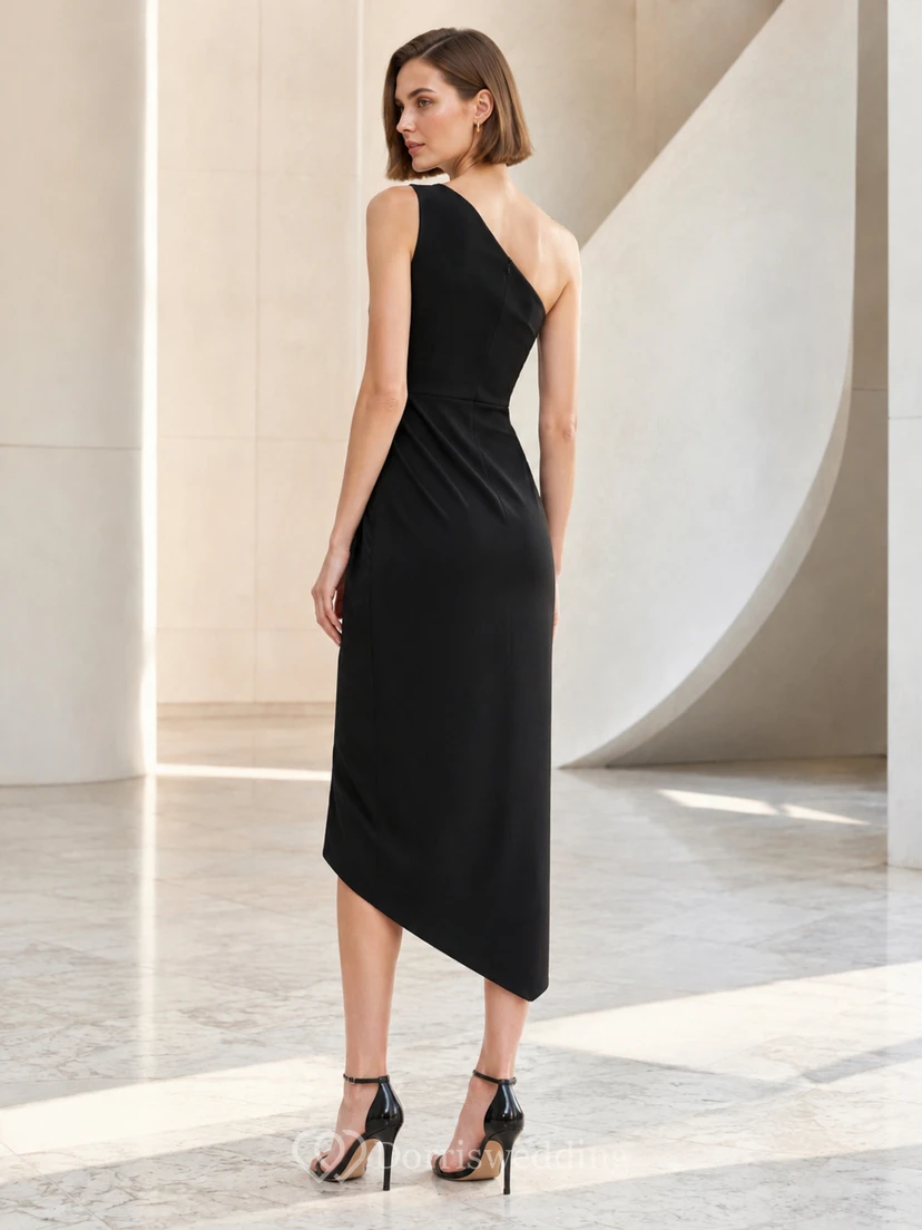Vestido midi negro asimétrico de un solo hombro con diseño cruzado, ganador de premios. view 2