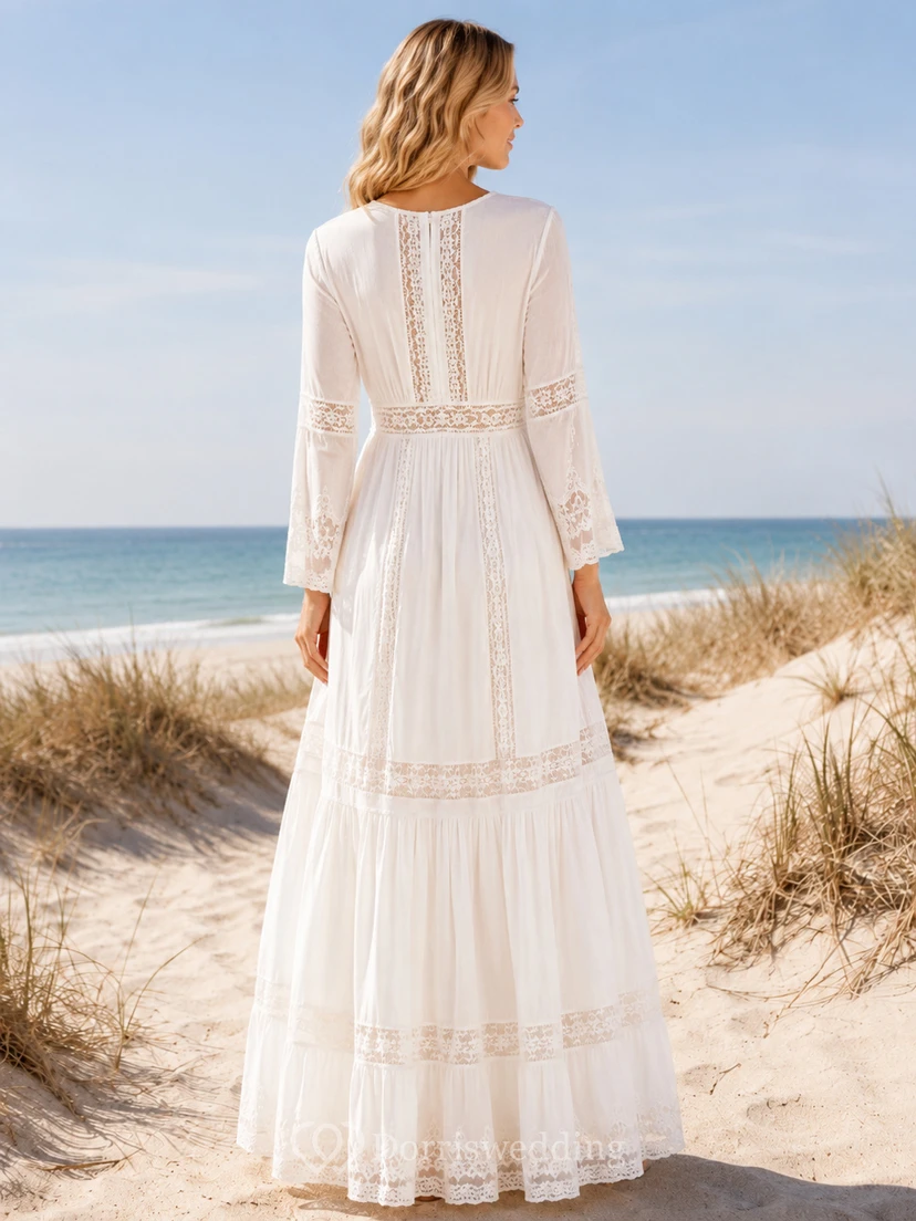 Robe de mariée bohème en mousseline de soie et dentelle, col V et manches poétiques, longueur plage view 2