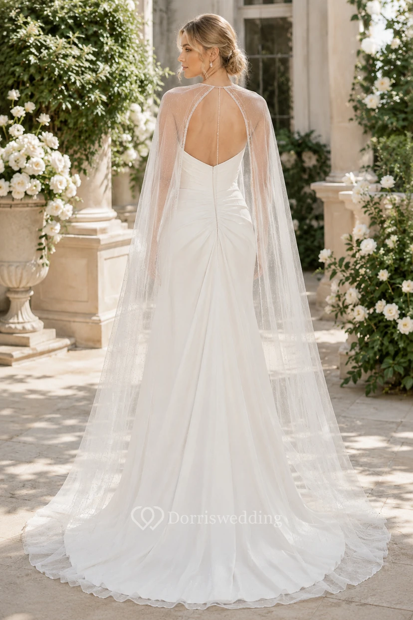 Robe de mariée fourreau en satin et tulle, bustier cœur, traîne, dos nu en V view 2