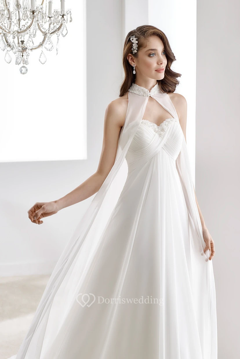 Robe de mariée en mousseline drapée à col montant et décolleté en cœur, ornée de perles et d'un buste croisé. view 2