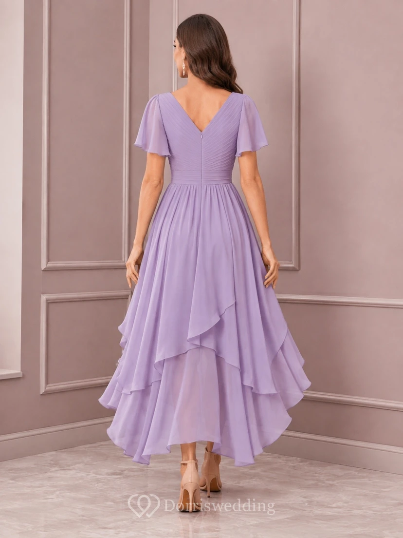 Vestido de noche de gasa color lavanda con cuello en V, volantes, capas asimétricas y manga corta view 2