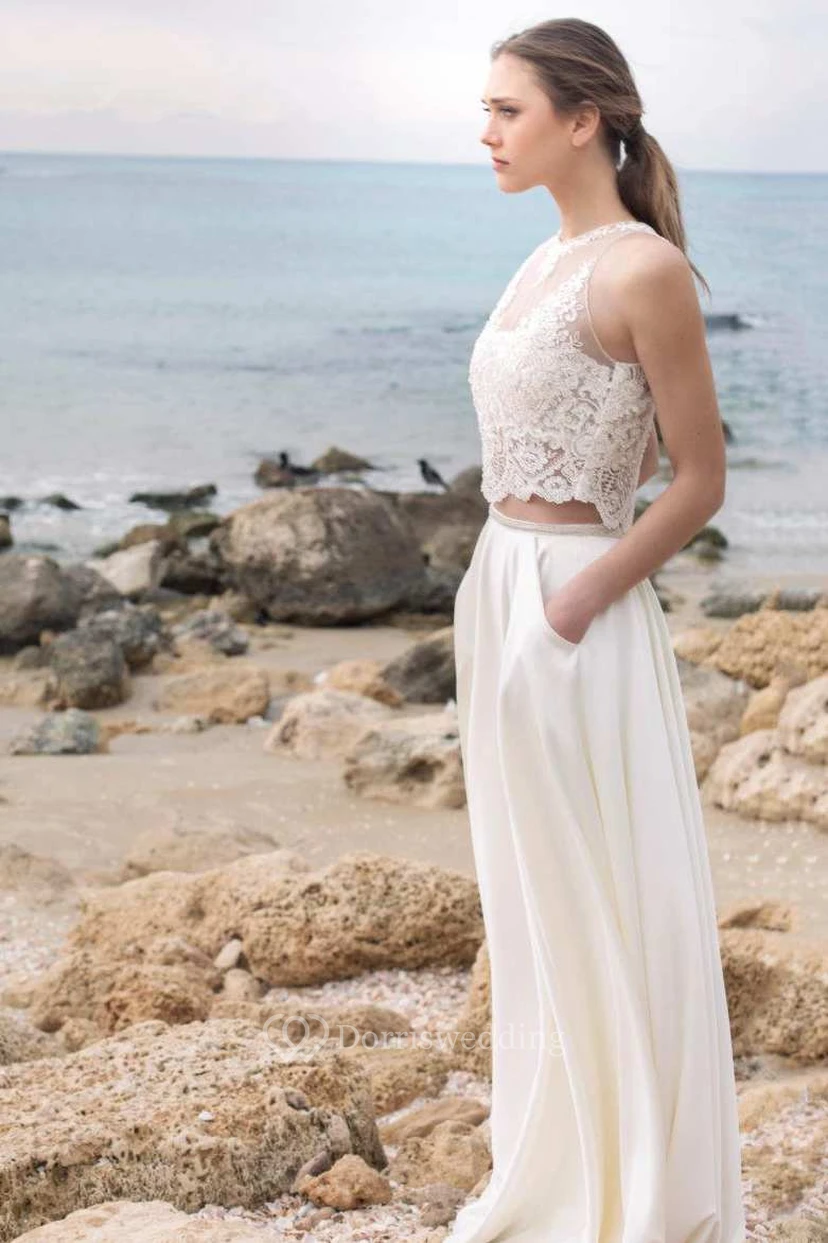 Robe de mariée dos nu en mousseline, satin et dentelle view 2