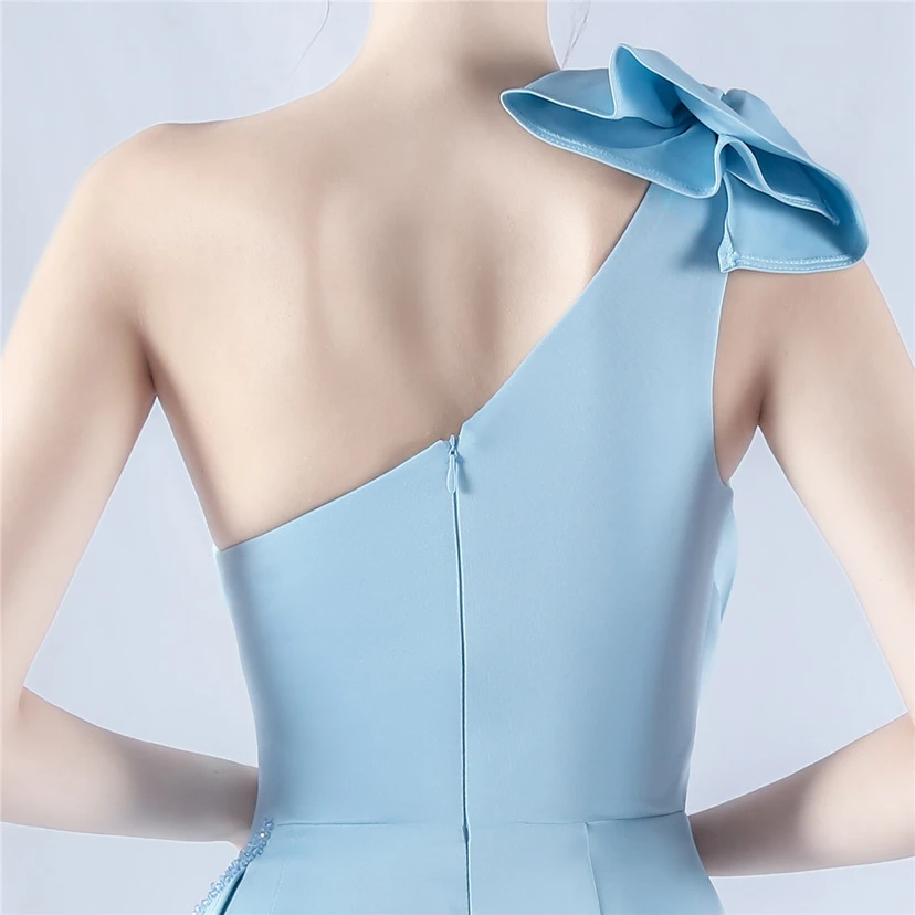 Robe de soirée ornée de perles et de diamants, avec épaulettes à motif feuille de lotus et col oblique, idéale pour la célébration de la réunion annuelle. view 52
