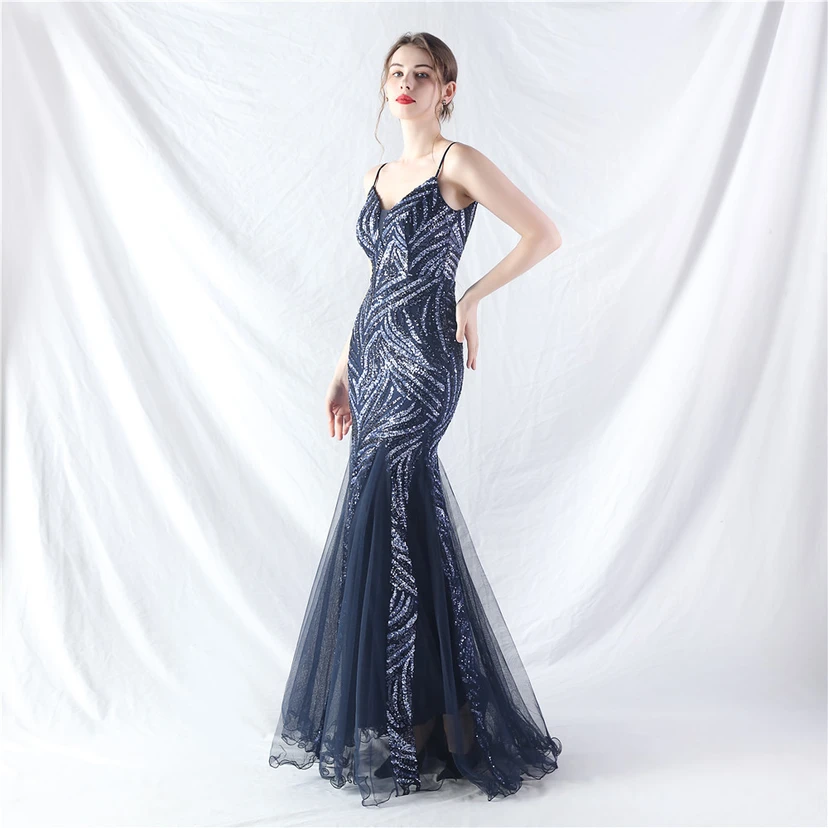 Paillettenbesetztes Abendkleid aus Netzstoff und Trägern view 3