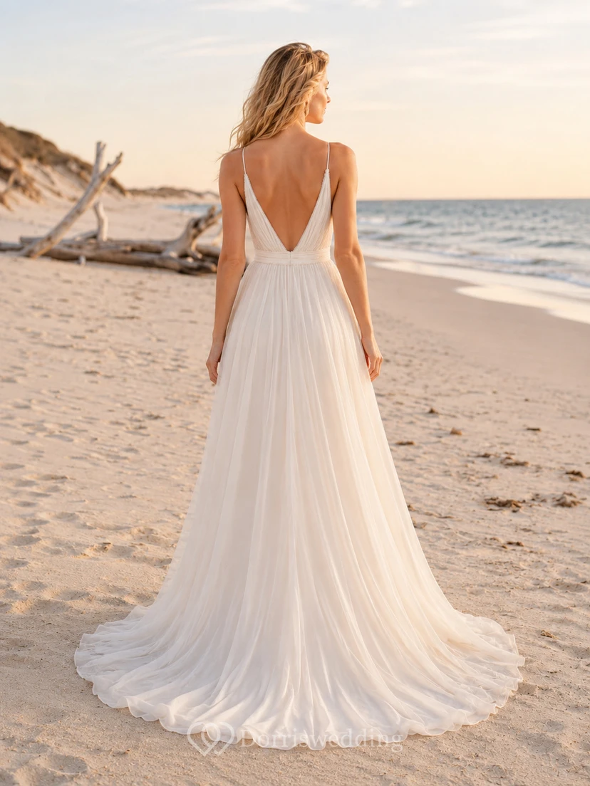 Vestido de novia de gasa para playa, corte en A, tirantes finos, largo hasta el suelo, espalda baja en V. view 2