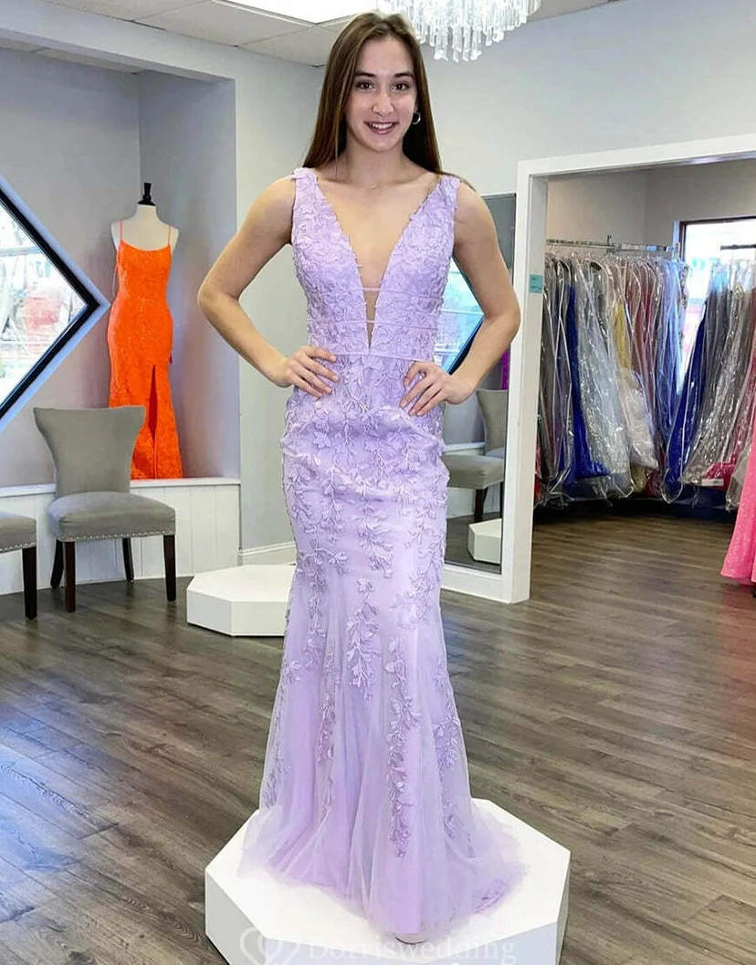 Vestido negro con escote pronunciado y corsé de encaje view 8