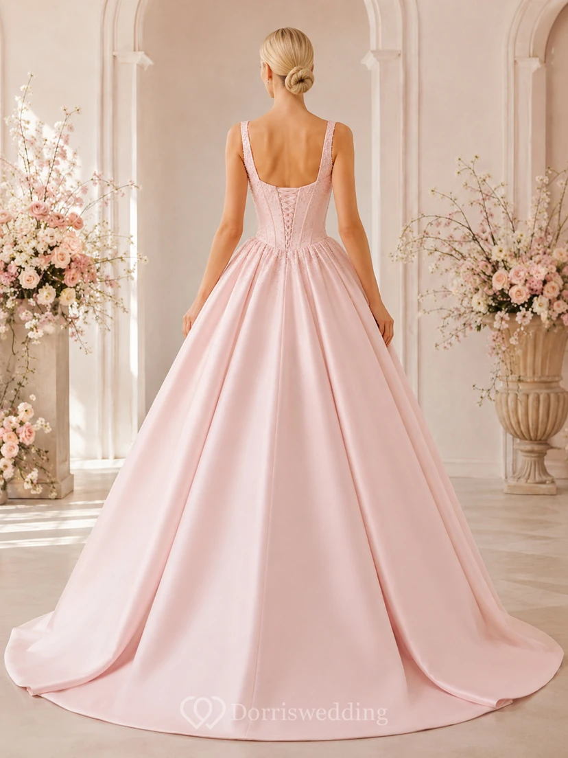 Vestido de novia de gala con corsé de satén rosa perla con escote cuadrado y cola de capilla. view 2
