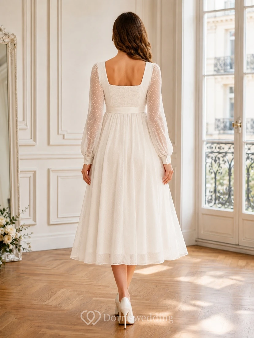 Elegante vestido de novia de gasa con escote cuadrado, manga larga y corte en A, largo hasta la rodilla. view 2