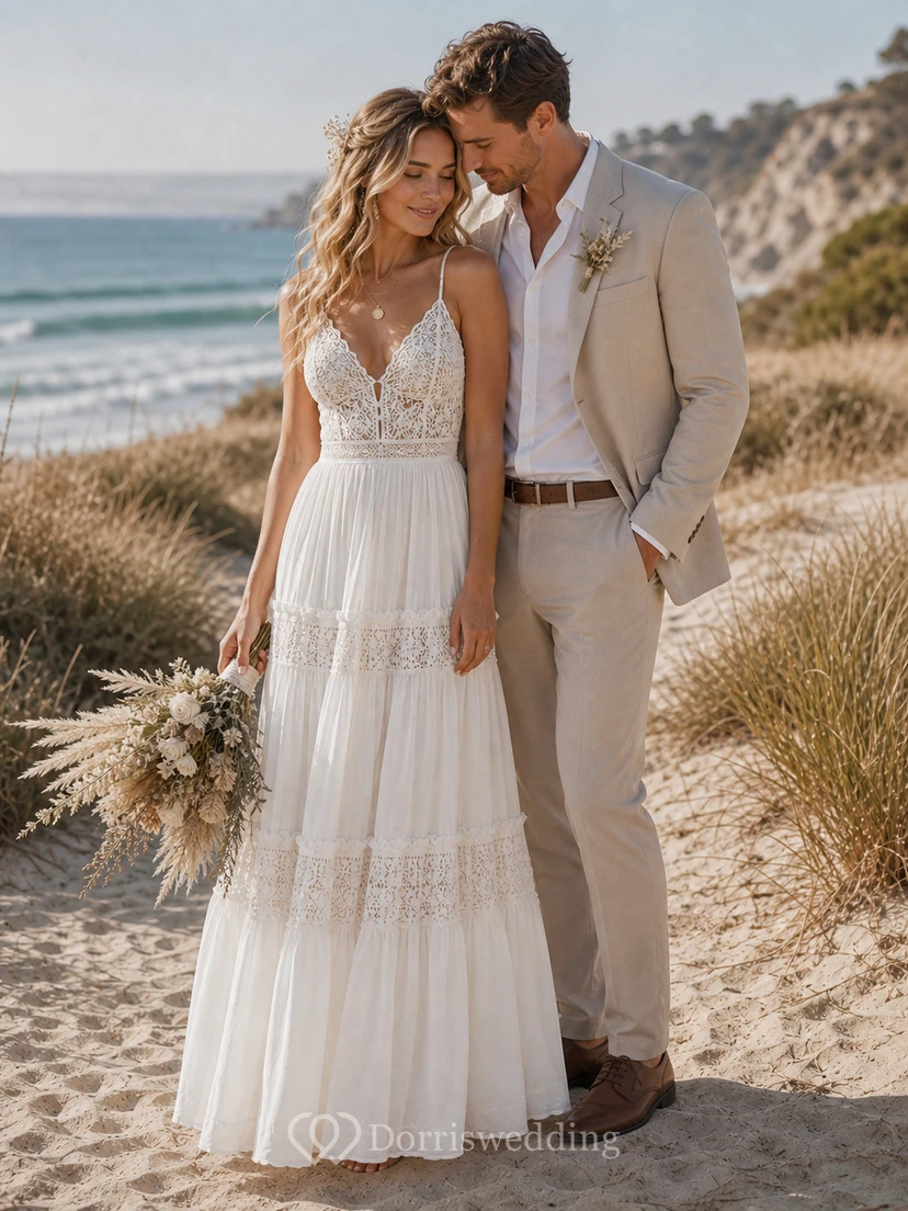 Robe de mariée bohème de plage avec bretelles spaghetti, corsage en dentelle et jupe longue à volants view 3