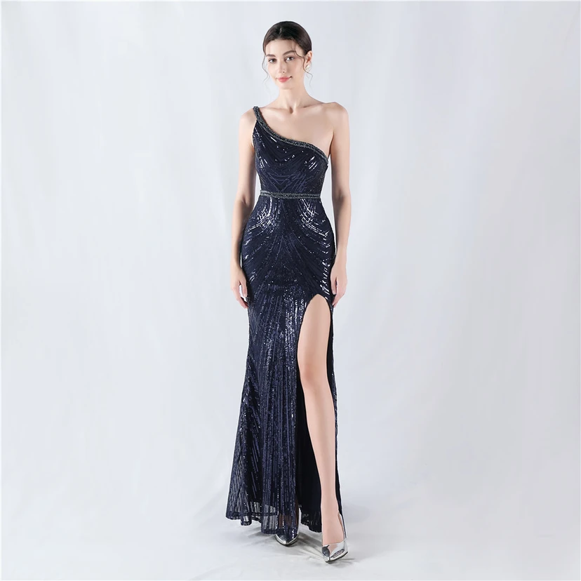 Vestido de noche asimétrico con escote alto y escote alto, adornado con cuentas florales y flores. view 31