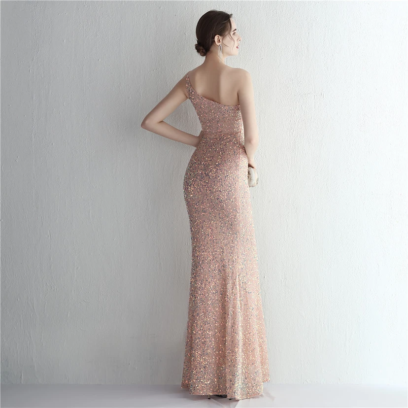 Handgefertigter Paillettenrock mit One-Shoulder-Schnitt, elegant für festliche Anlässe und Galas, mit Schlitz und Meerjungfrauenschnitt. view 59
