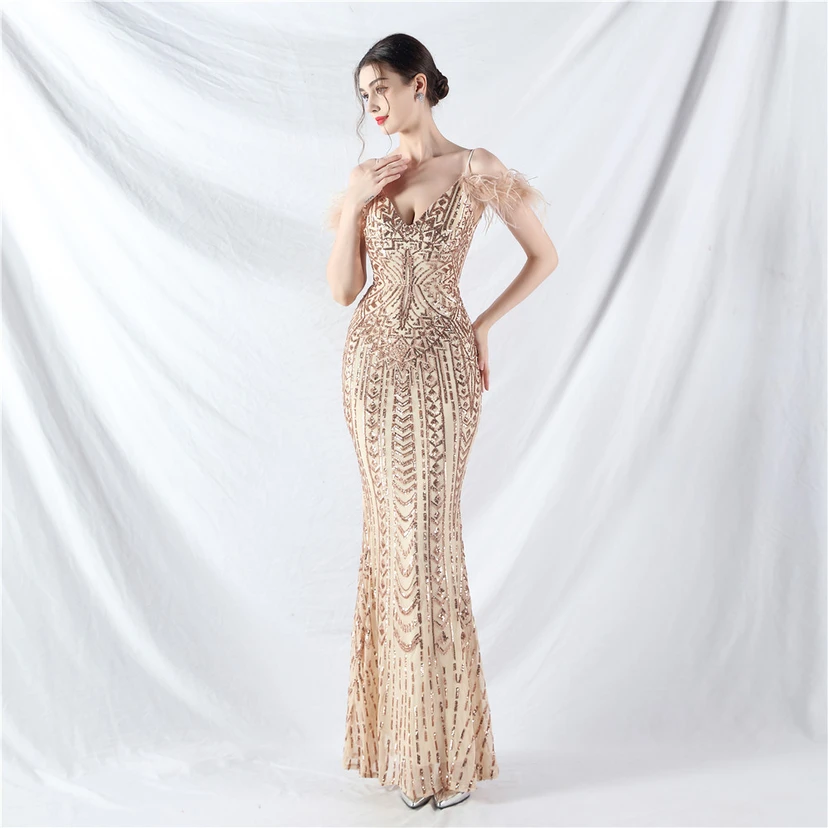 Robe de soirée haut de gamme ornée de perles florales et de plumes d'autruche. view 51