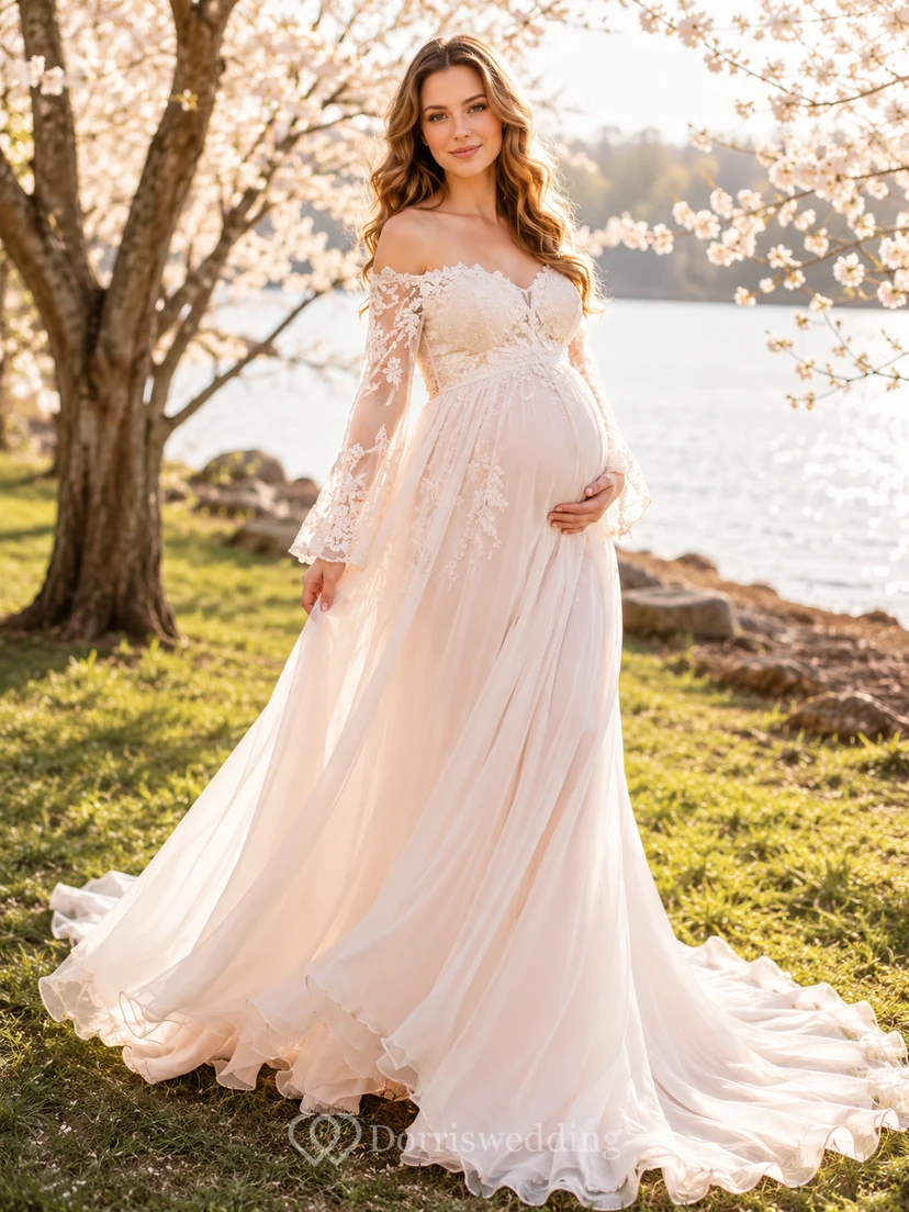 Vestido de novia premamá rosa palo con hombros descubiertos y mangas acampanadas