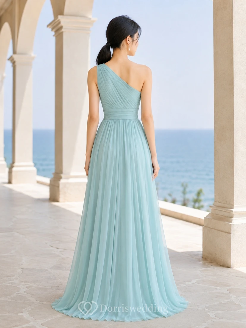 Vestido de dama de honor juvenil color aguamarina, corte en A, un solo hombro, sin mangas, fruncido, moderno y formal. view 2