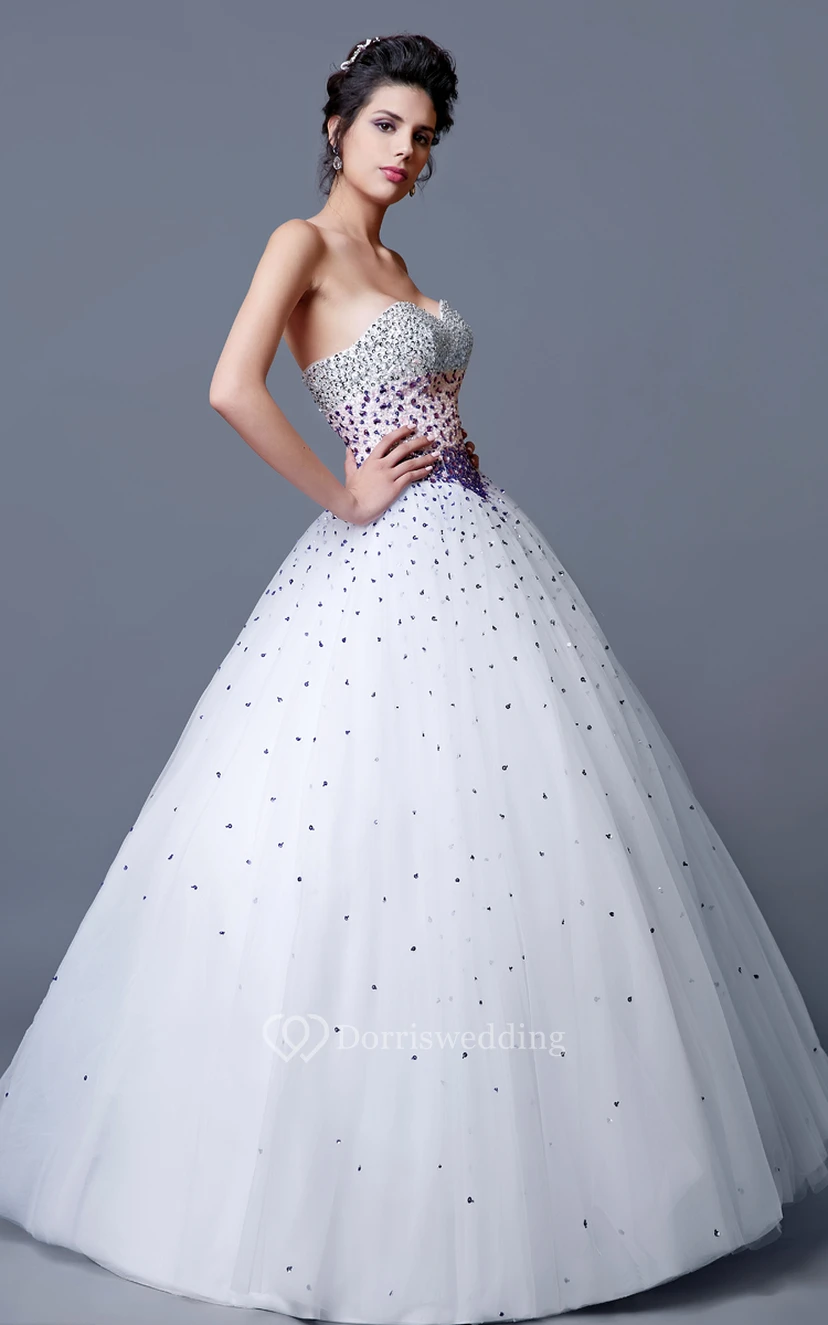 Robe de bal de quinceañera éclectique en tulle superposé à décolleté cœur, ornée de perles et d'un ombré éclectique, avec boléro. view 4