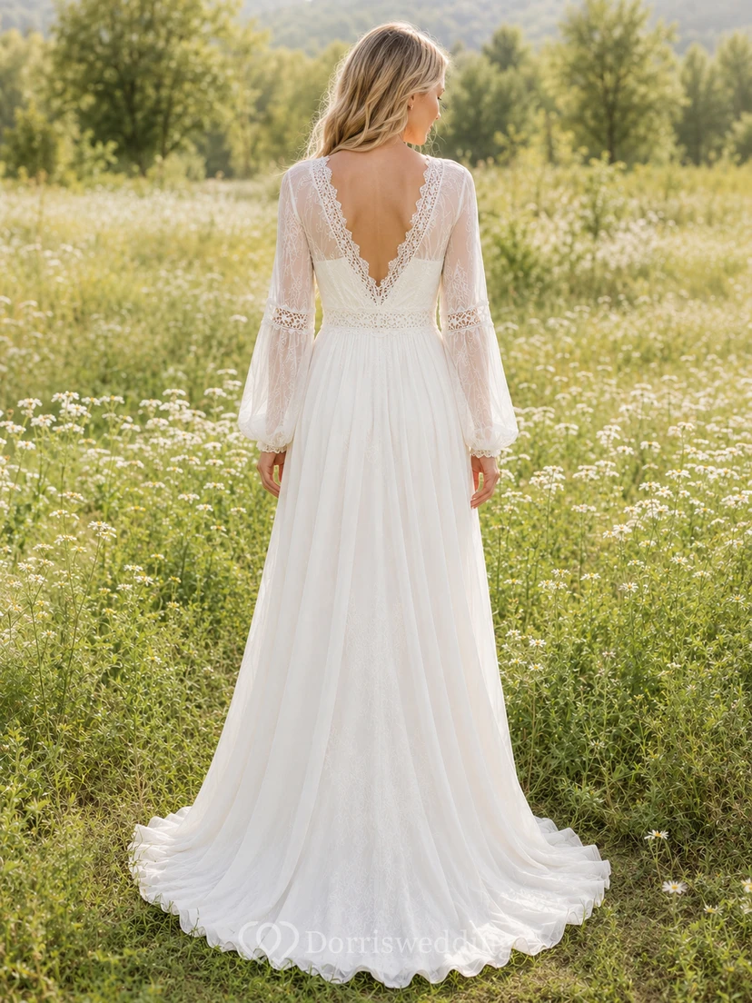 Robe de mariée bohème à manches longues en dentelle empire view 2