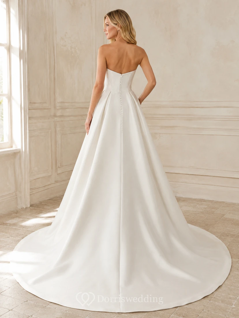Vestido de novia de satén, corte A, sin tirantes, largo hasta el suelo, con escote en V en la espalda. view 2