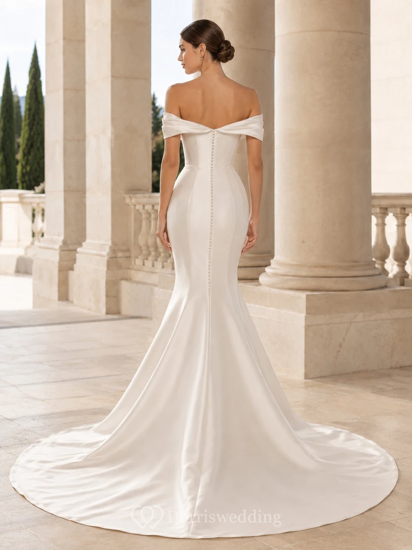 Robe de mariée sirène en satin, épaules dénudées, manches courtes, traîne chapelle, froncée, coupe princesse view 2