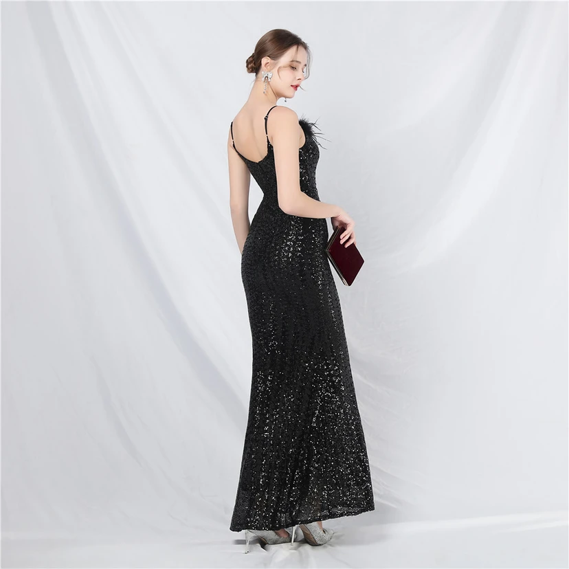 Robe de soirée de luxe ornée de plumes d'autruche et de sequins, idéale pour un banquet. view 6