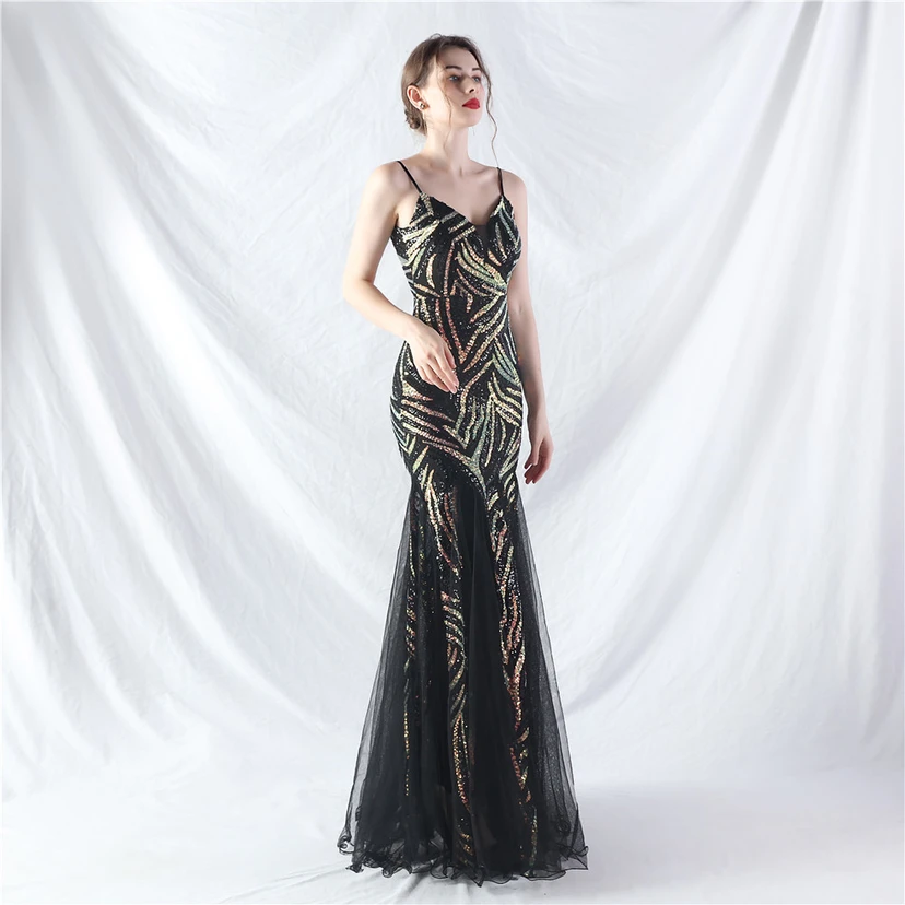 Paillettenbesetztes Abendkleid aus Netzstoff und Trägern view 21