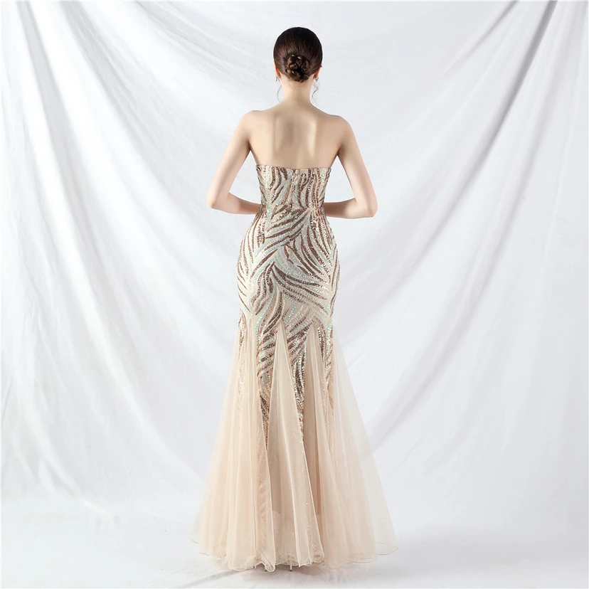 Schwer gearbeitetes, perlenbesetztes Abendkleid aus Netzgewebe mit superdichter Paillettenbesatz view 42