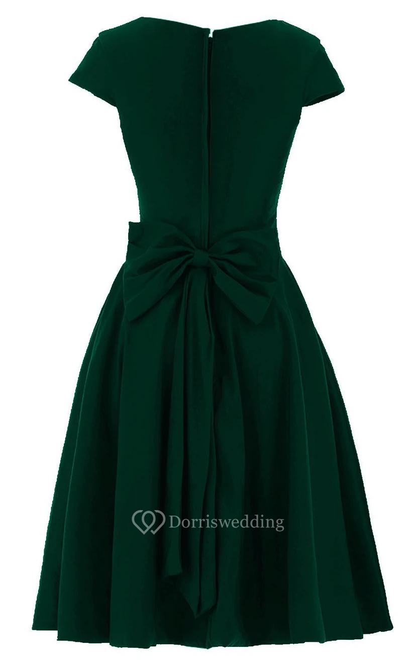 Kurzärmeliges, knielanges, plissiertes Chiffonkleid mit Schleife view 21