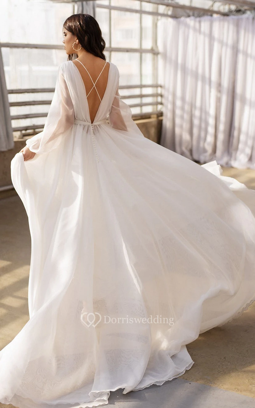 Robe de mariée bohème à traîne et manches longues, coupe bateau, longueur au sol, style A. view 2