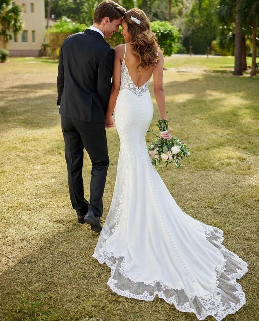 Lässiges Meerjungfrauen-Brautkleid aus Spaghetti-Spitze mit kleiner Schleppe view 2