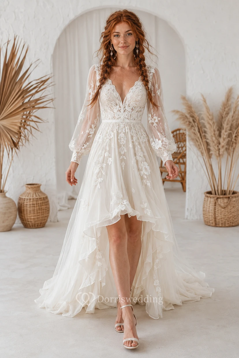 Robe de mariée asymétrique en dentelle à manches longues, décolleté en V profond et traîne en tulle