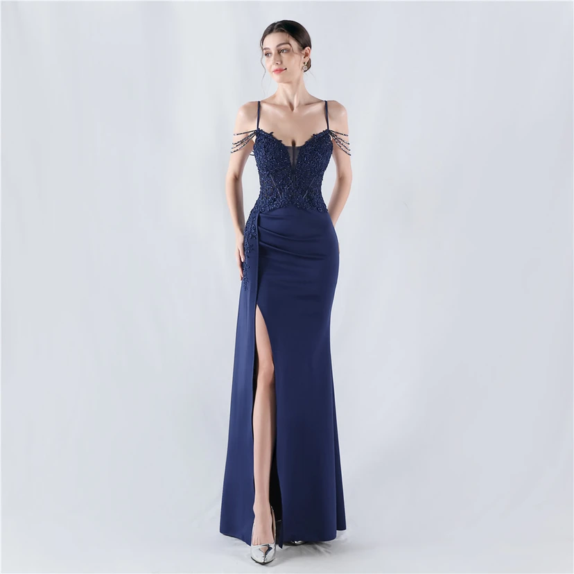 Schweres, mit Diamanten und Blumen besetztes, tailliertes Abendkleid aus Satin mit Fischgrätmuster und Perlenbesatz für Jahrestreffen und Hochzeiten view 42