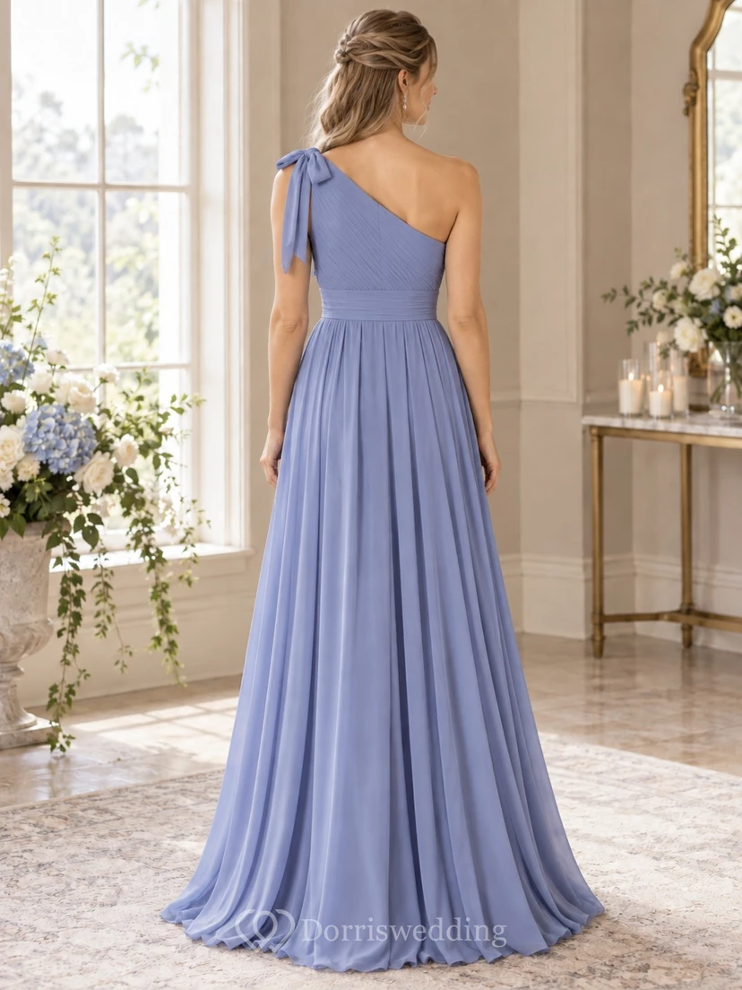 Romantisches, periwinkelfarbenes Chiffon-Brautjungfernkleid mit One-Shoulder-Schleife, diagonalen Raffungen und Falten, bodenlang view 2
