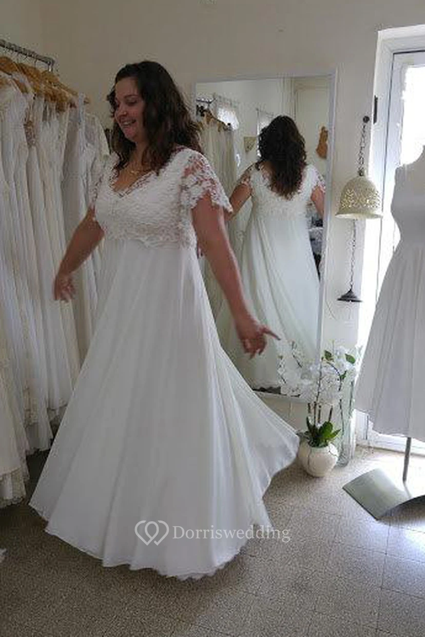 Vintage-Hochzeitskleid aus Chiffon mit V-Ausschnitt und kurzen Ärmeln in Übergröße aus Spitze