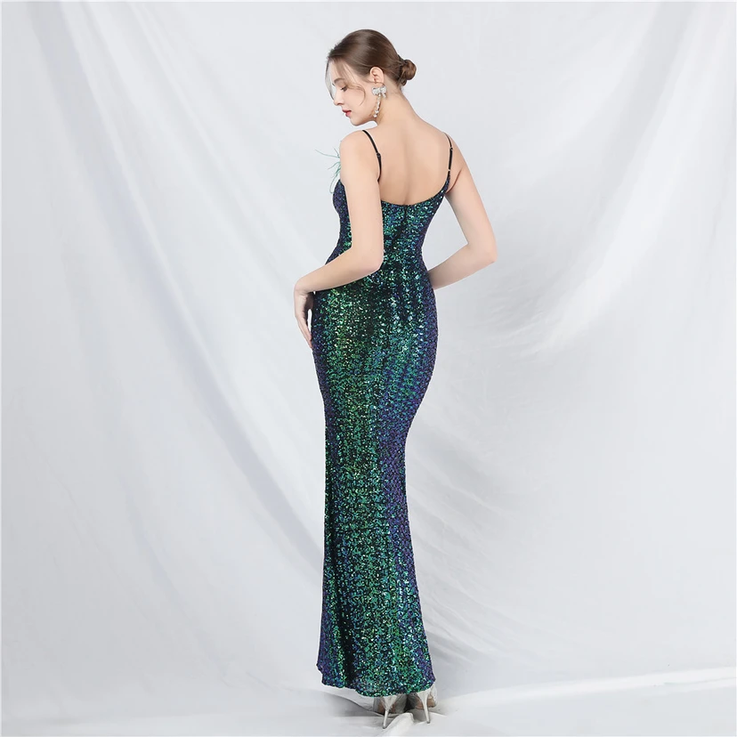 Robe de soirée de luxe ornée de plumes d'autruche et de sequins, idéale pour un banquet. view 38