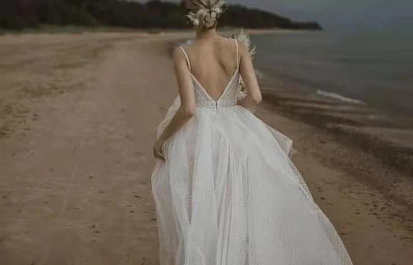 Robe de mariée empire exquise en dentelle spaghetti, coupe trapèze, style plage. view 3