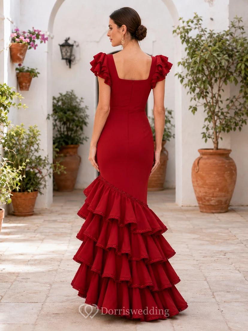 Élégante robe sirène rouge Rociero longue jusqu'au sol, col carré et volants étagés