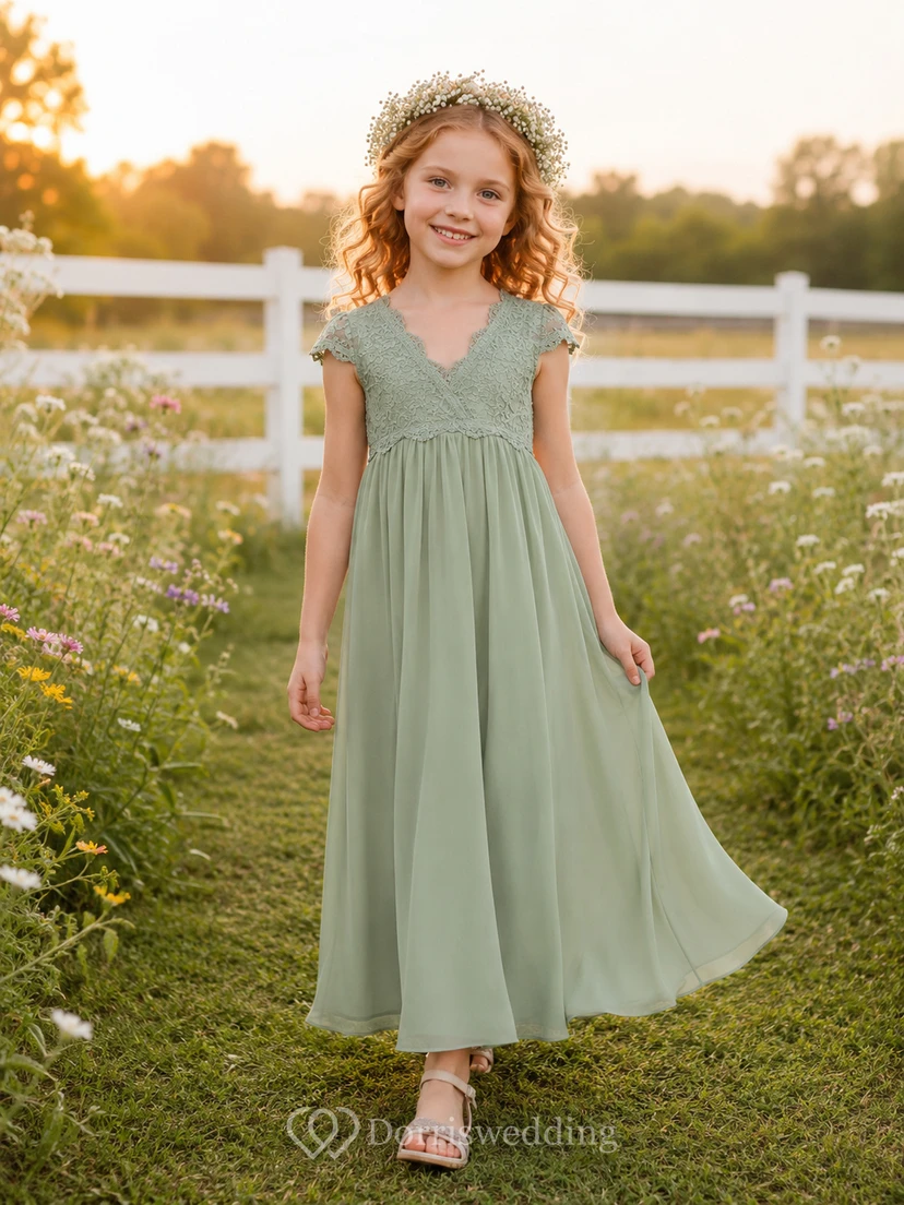 Blumenmädchenkleid aus salbeifarbenem Chiffon, A-Linie, mit flatternden Ärmeln, V-Ausschnitt, bodenlang, plissiert