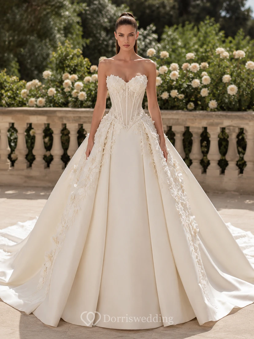 Robe de bal bustier en dentelle luxueuse avec traîne cathédrale, robe de mariée princesse