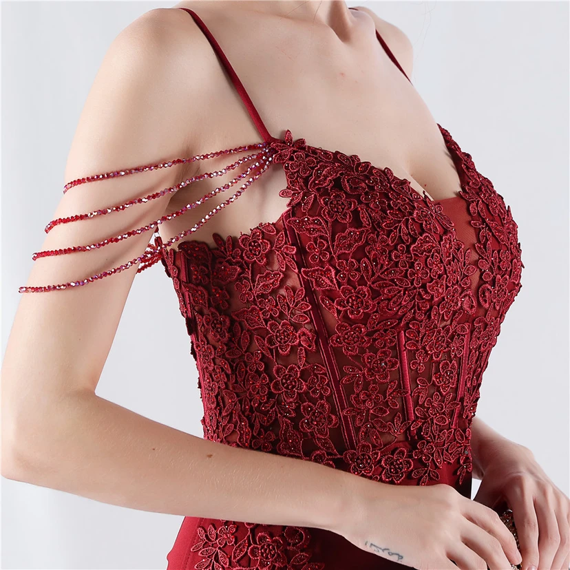 Schweres, mit Diamanten und Blumen besetztes, tailliertes Abendkleid aus Satin mit Fischgrätmuster und Perlenbesatz für Jahrestreffen und Hochzeiten view 29