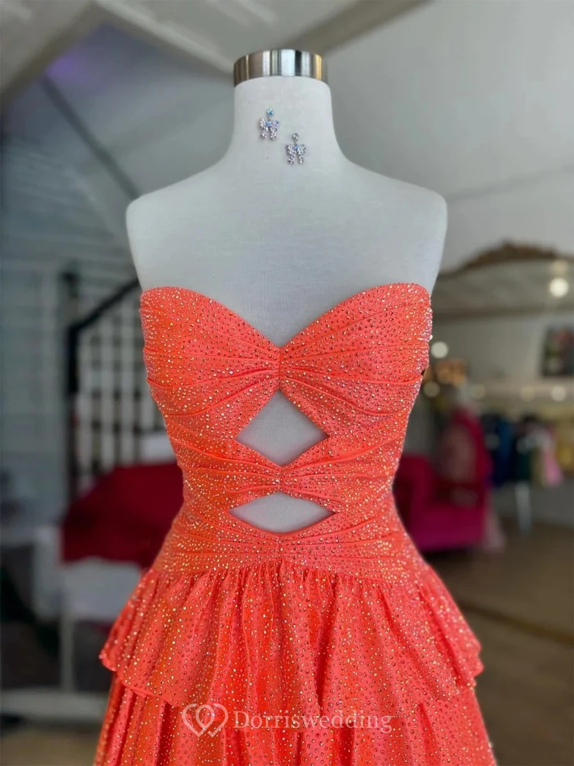 Orangefarbenes, paillettenbesetztes, trägerloses Rüschenkleid view 7