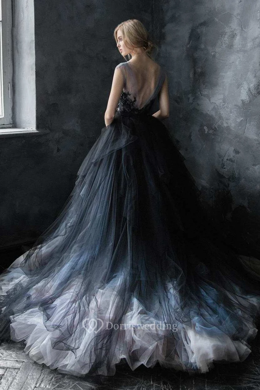 Robe de mariée vintage en tulle et dentelle brodée view 2